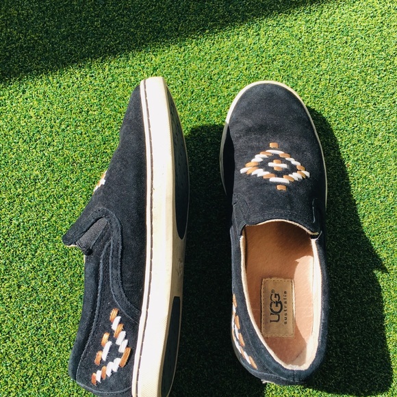 ugg slip on - Picture 2 of 4